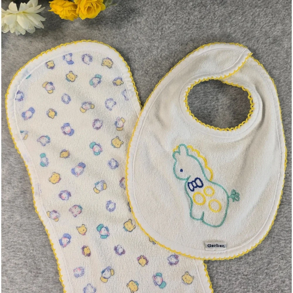 Vintage Gerber Baby Bib and Burp Cloth Set White Yellow Giraffe Embroidery 90s